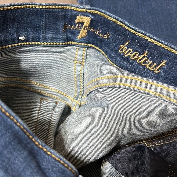 Lot of stretch and these are is super great condition - Picture 3 of 4